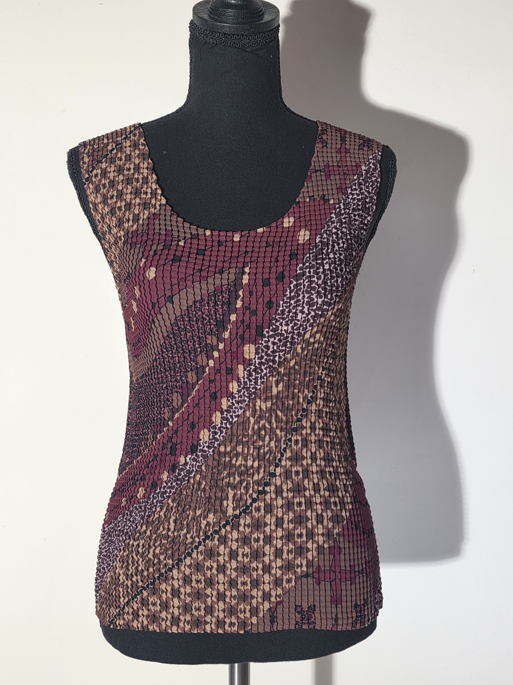 Nicola Sleeveless Printed Scoop Neck Top in Burgundy and Brown (Size L)